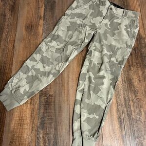 Prana Green Camo Cargo joggers sz 4